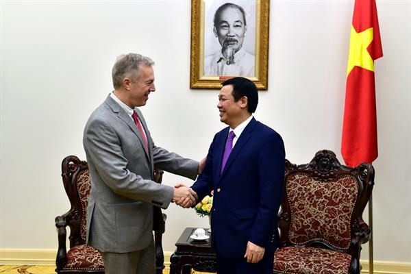 Deputy PM Vuong Dinh Hue meets US Ambassador - ảnh 1